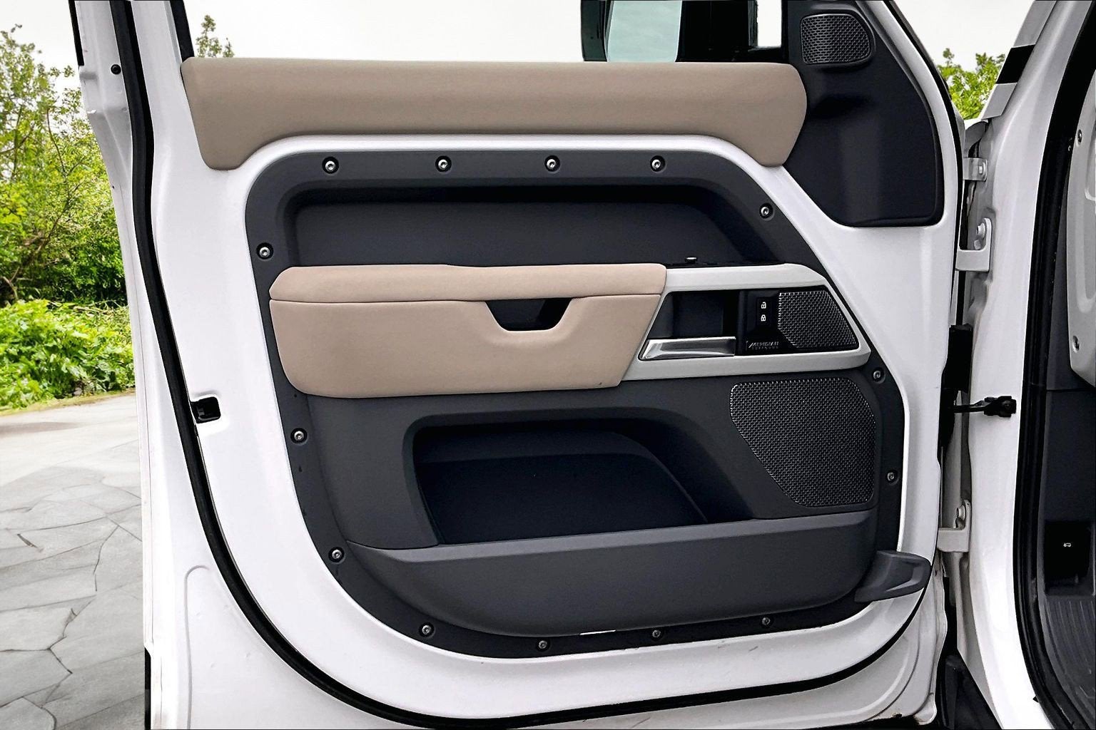 2022 Land Rover Defender SE