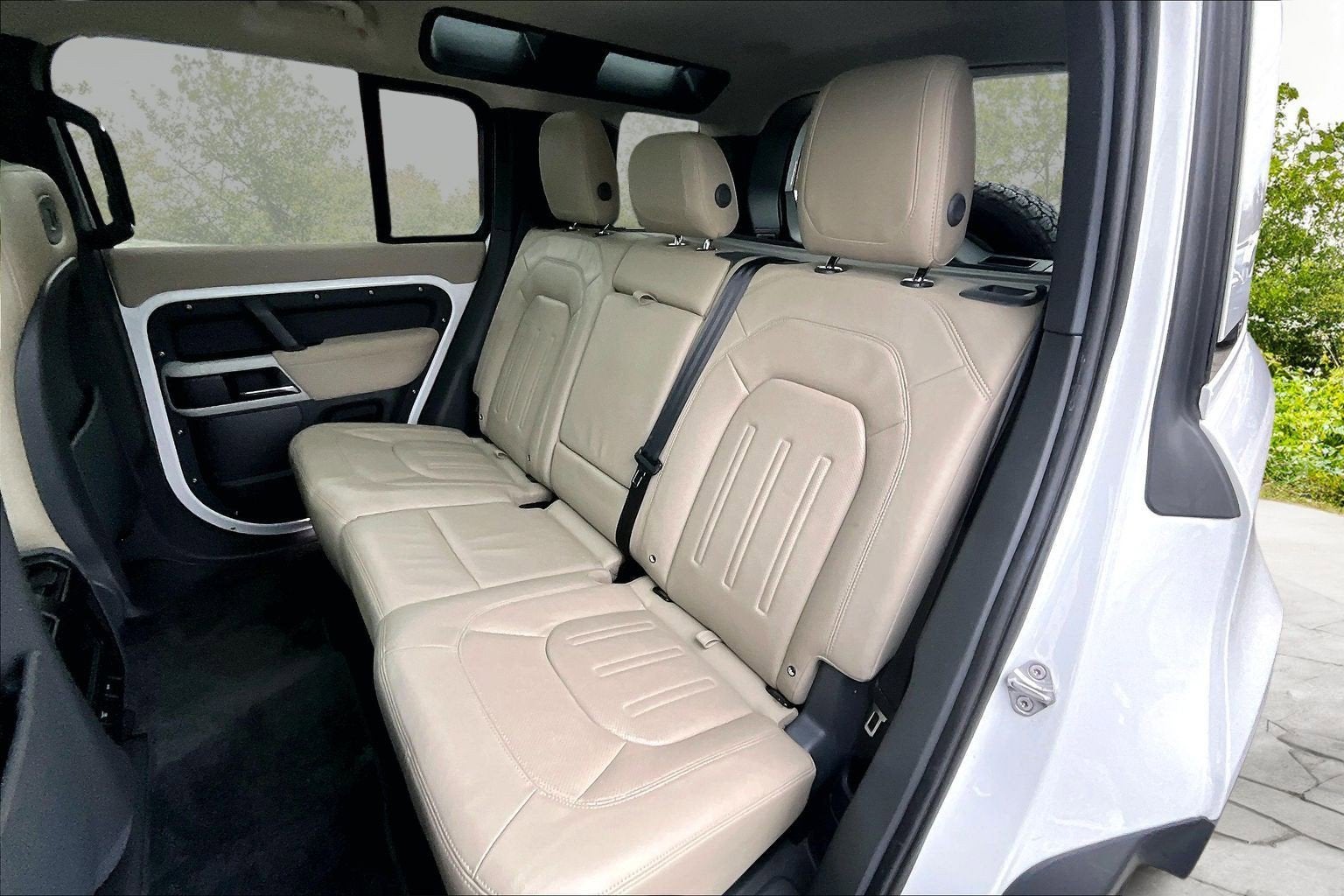 2022 Land Rover Defender SE