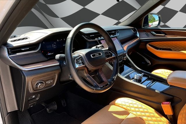 2023 Jeep Grand Cherokee L Summit V8 REAR ENTERTAINMENT