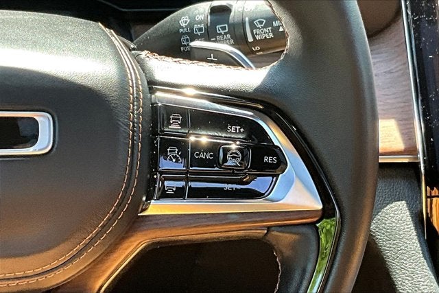 2023 Jeep Grand Cherokee L Summit V8 REAR ENTERTAINMENT