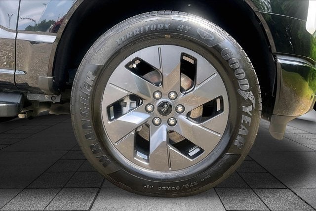 2025 Ford F-150 Lightning Flash