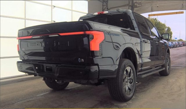 2025 Ford F-150 Lightning LARIAT