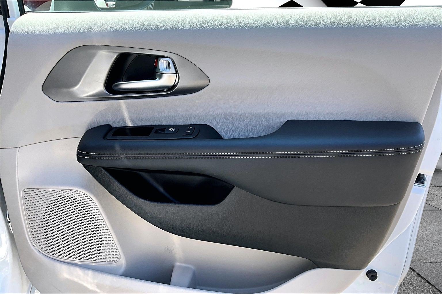 2023 Chrysler Pacifica Touring L AWD PANO ROOF