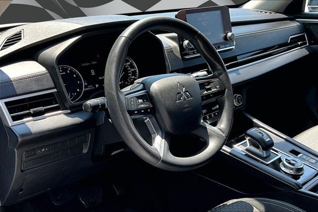 2022 Mitsubishi Outlander ES