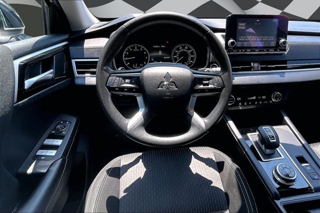 2022 Mitsubishi Outlander ES