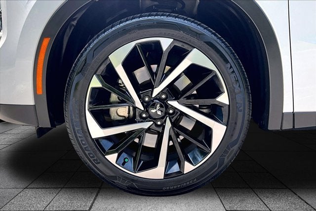 2022 Mitsubishi Outlander ES