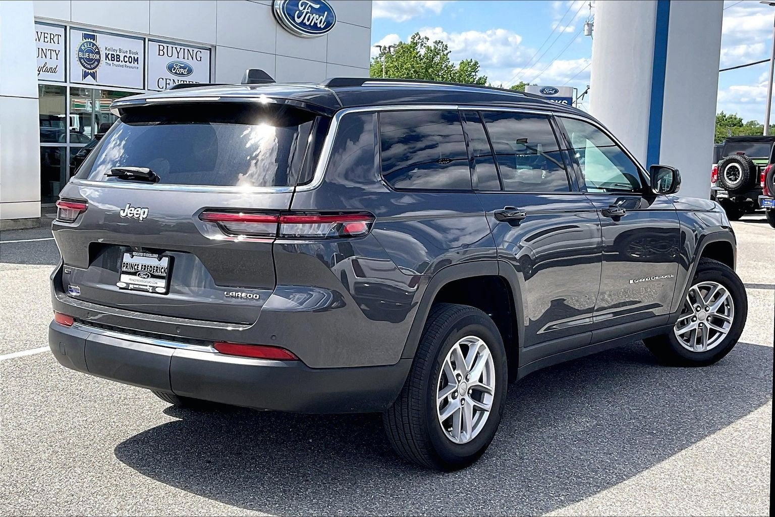 2022 Jeep Grand Cherokee L Laredo