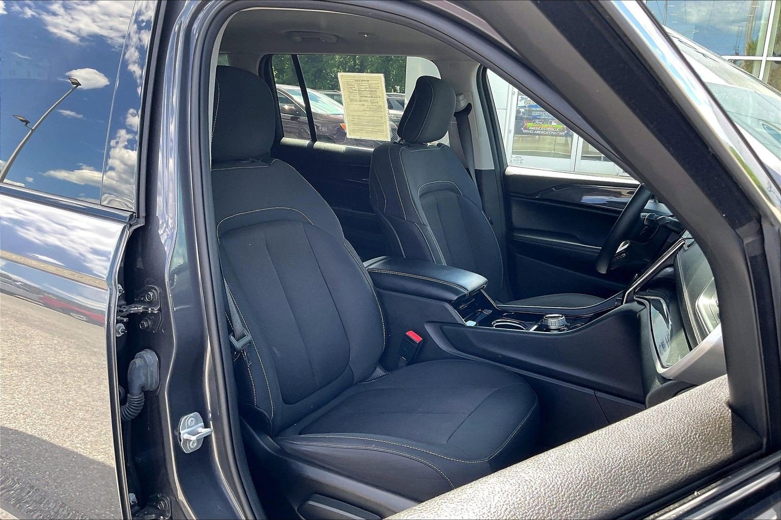 2022 Jeep Grand Cherokee L Laredo