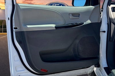 2012 Toyota Sienna LE
