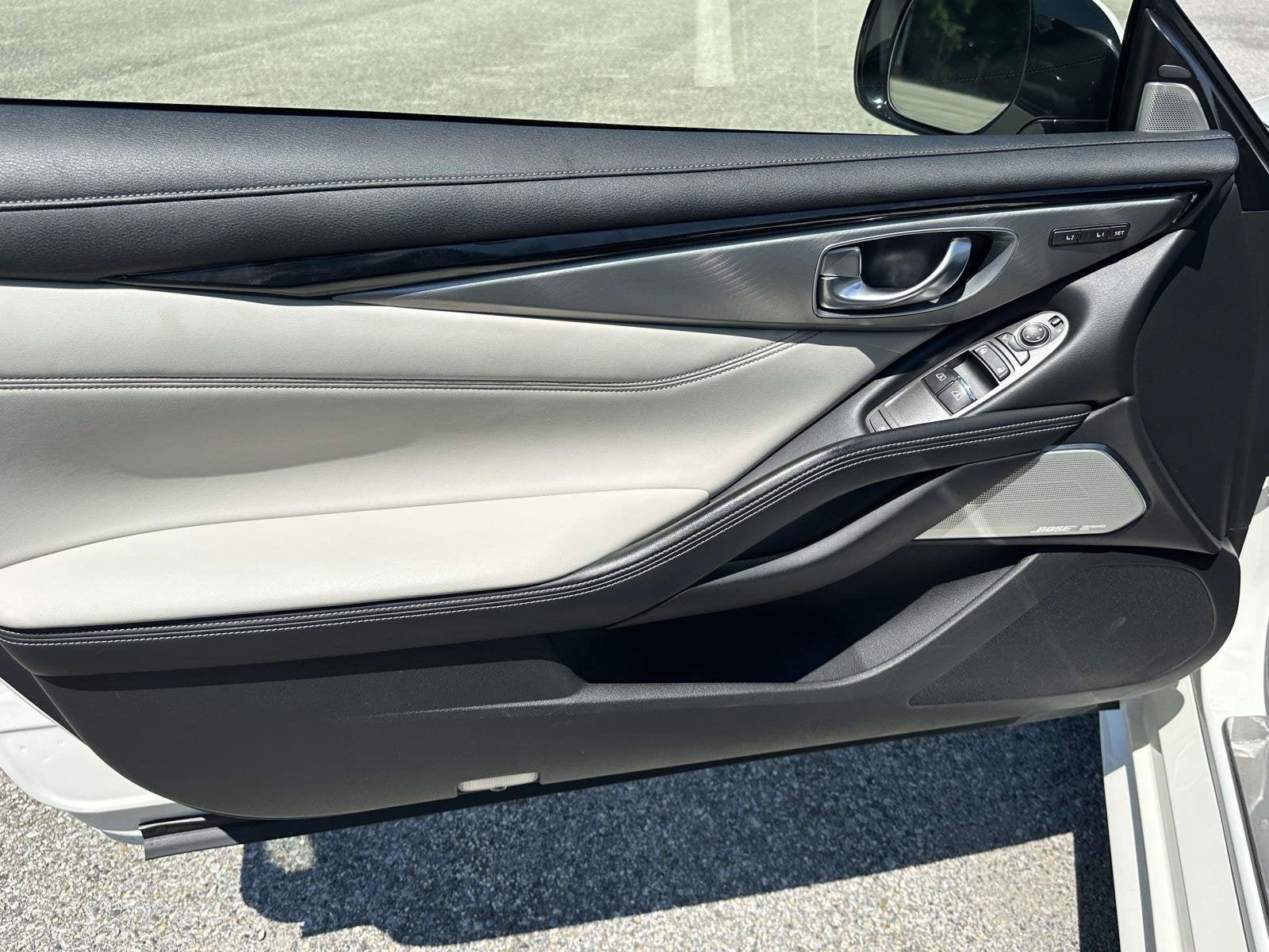 2022 INFINITI Q60 LUXE