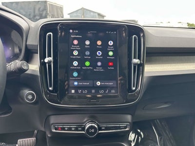 2023 Volvo XC40 Ultimate Bright Theme
