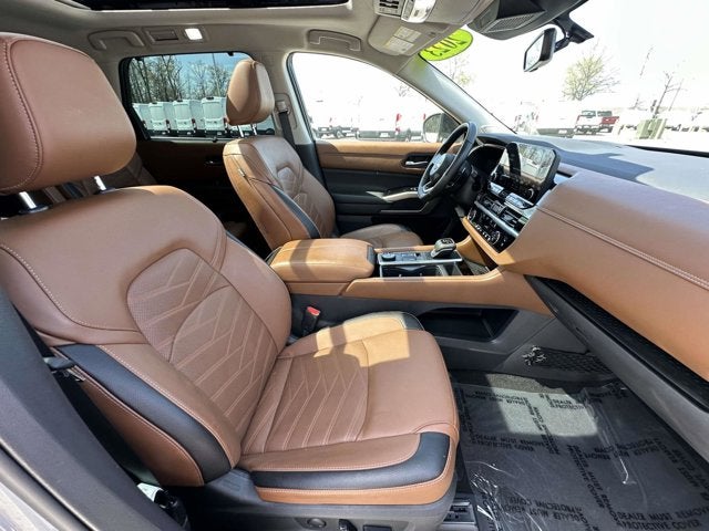 2023 Nissan Pathfinder Platinum