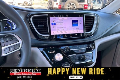 2023 Chrysler Pacifica Hybrid Touring L