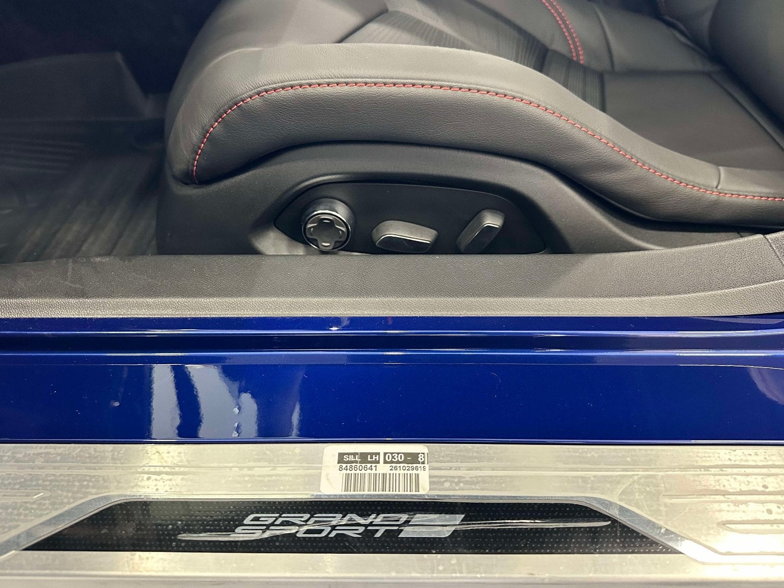 2027 Chevrolet Corvette 2LT - Photo 32