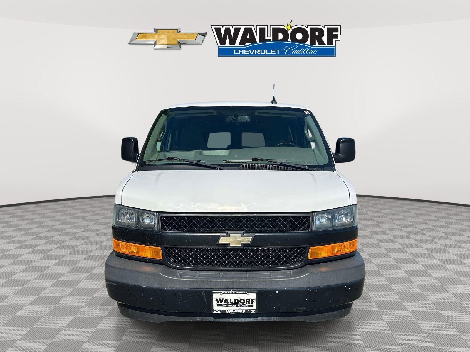 2023 Chevrolet Express Passenger 3500 1LS