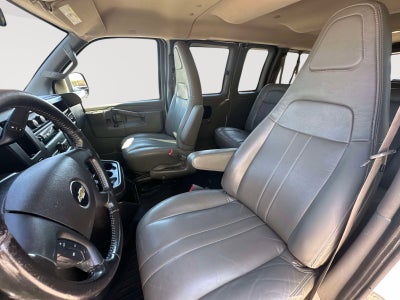 2023 Chevrolet Express Passenger 3500 1LS