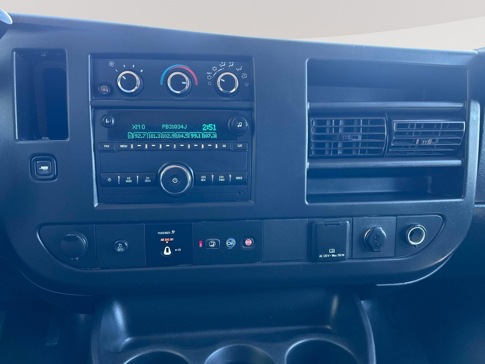 2023 Chevrolet Express Passenger 3500 1LS