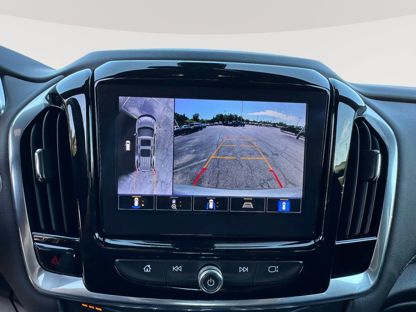 2023 Chevrolet Traverse Premier - Photo 11