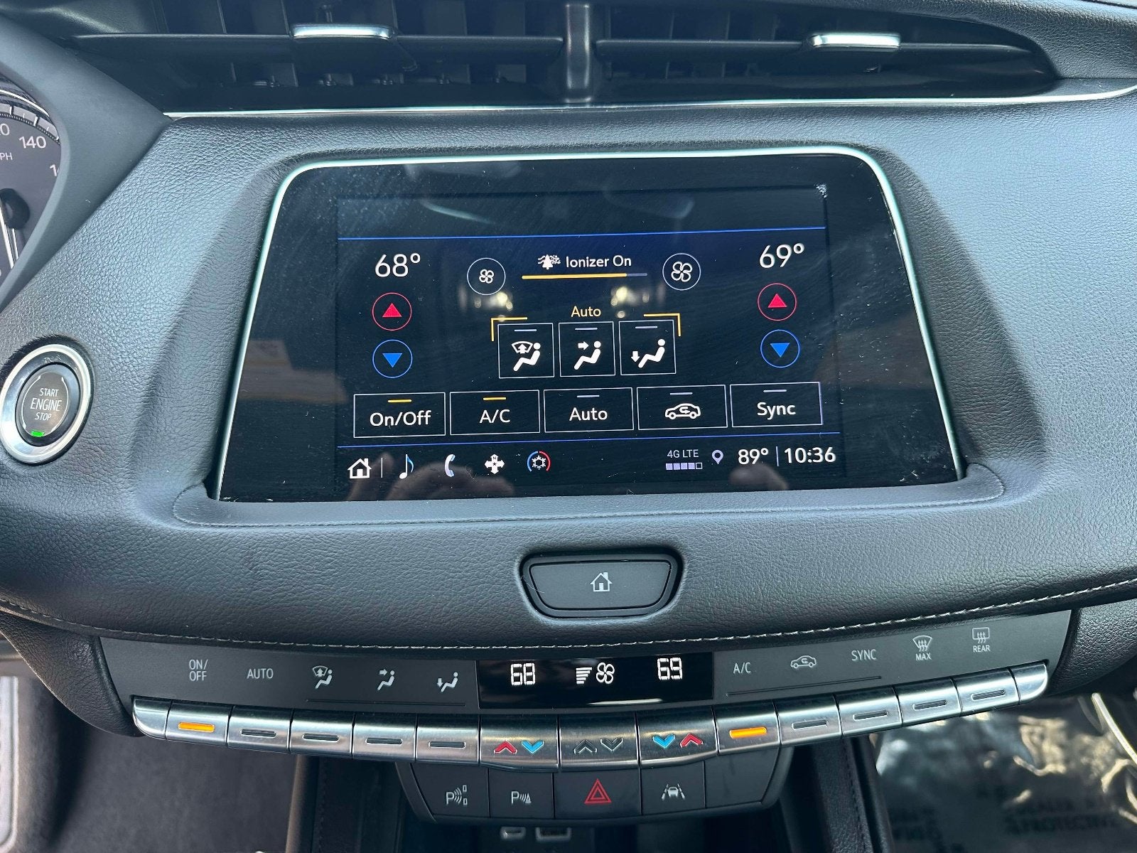 2023 Cadillac XT4 AWD Premium Luxury