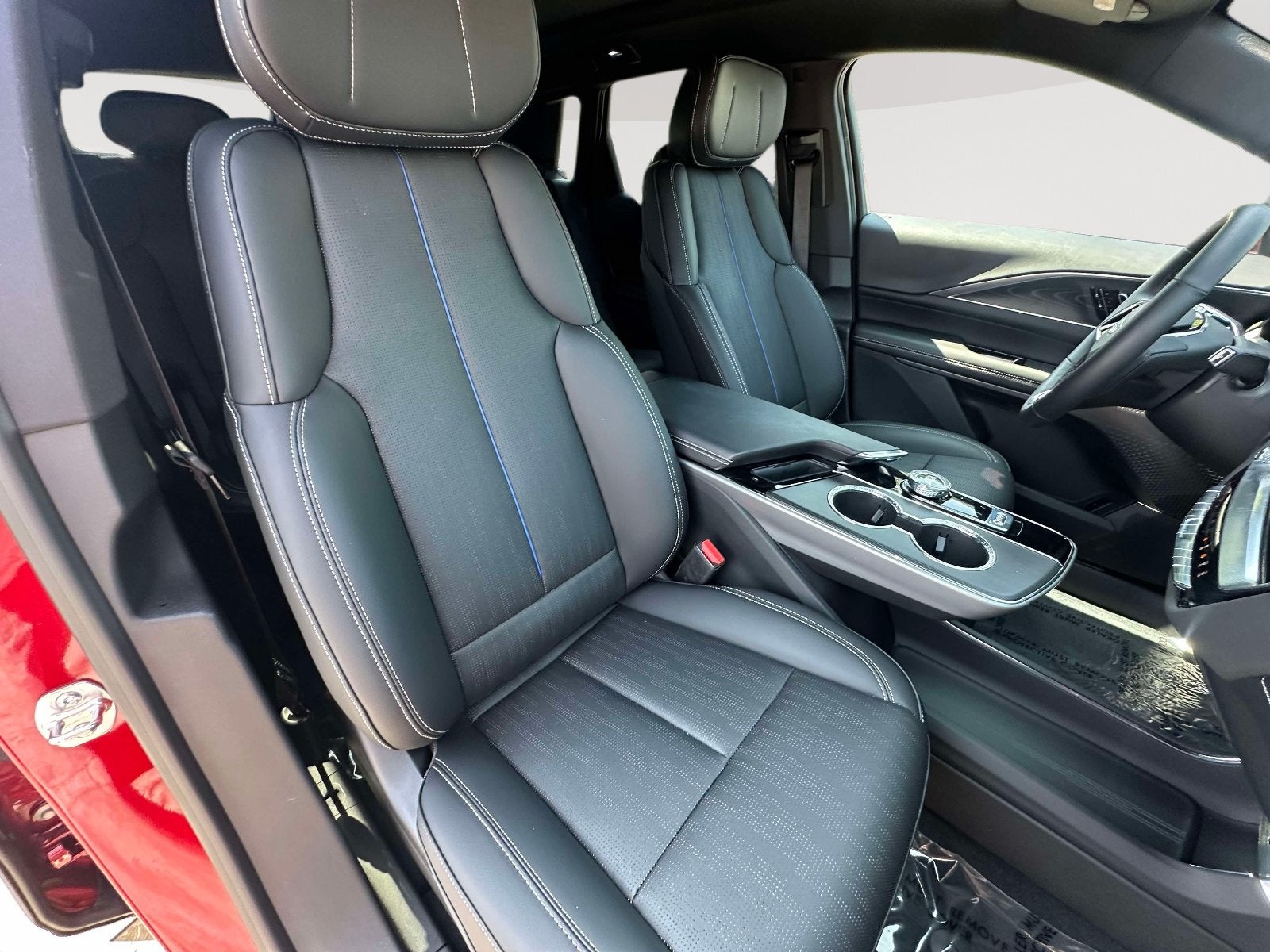 2025 Cadillac LYRIQ Luxury 1 - Photo 27