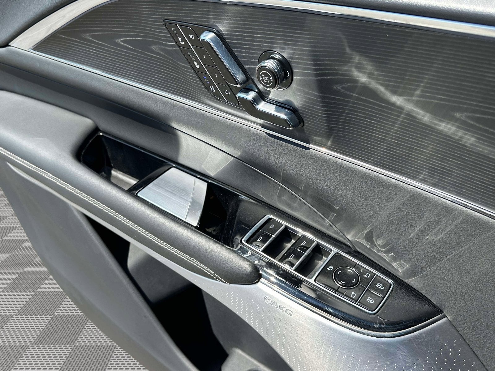 2024 Cadillac LYRIQ Sport 2
