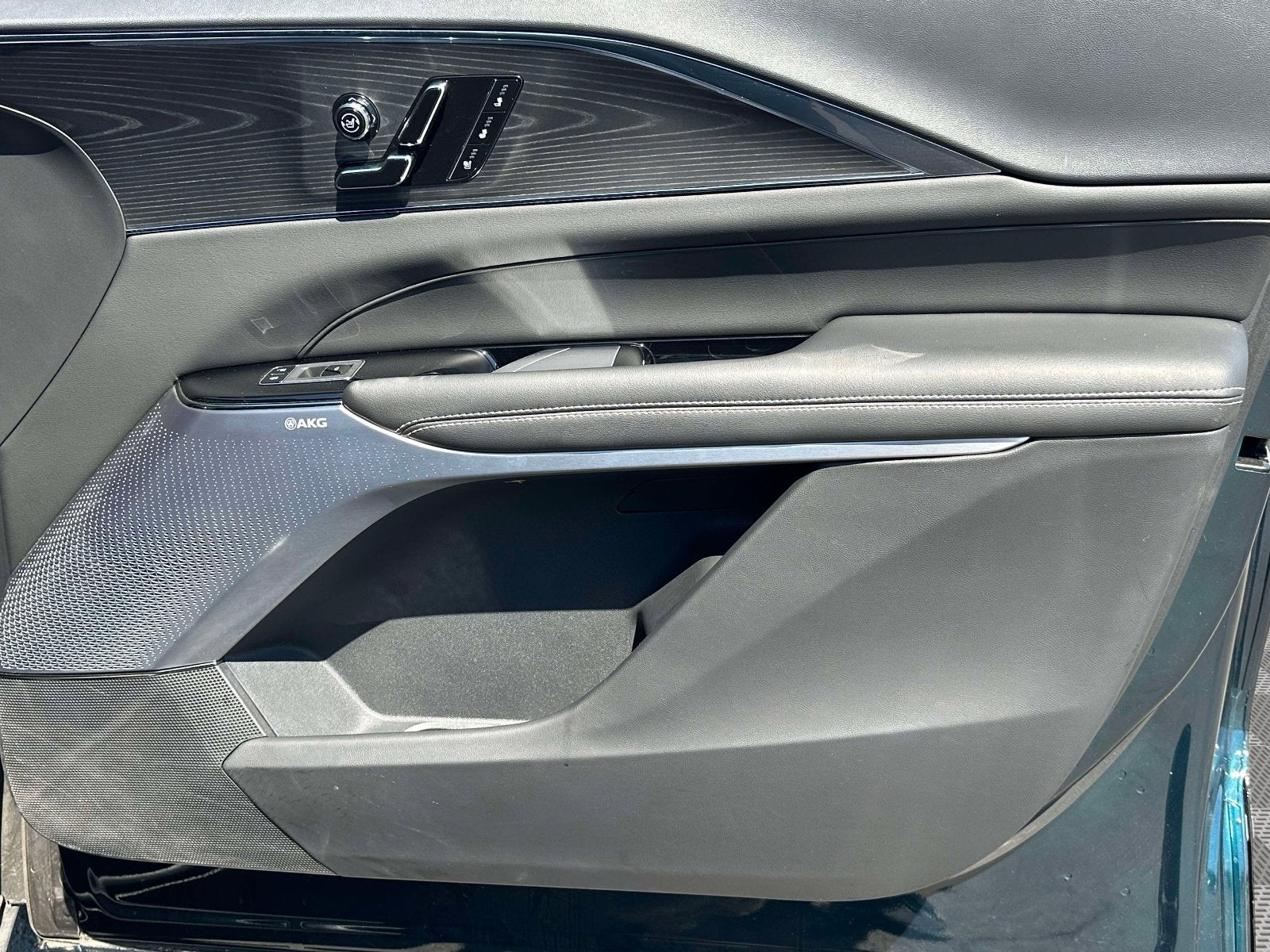 2024 Cadillac LYRIQ Sport 2