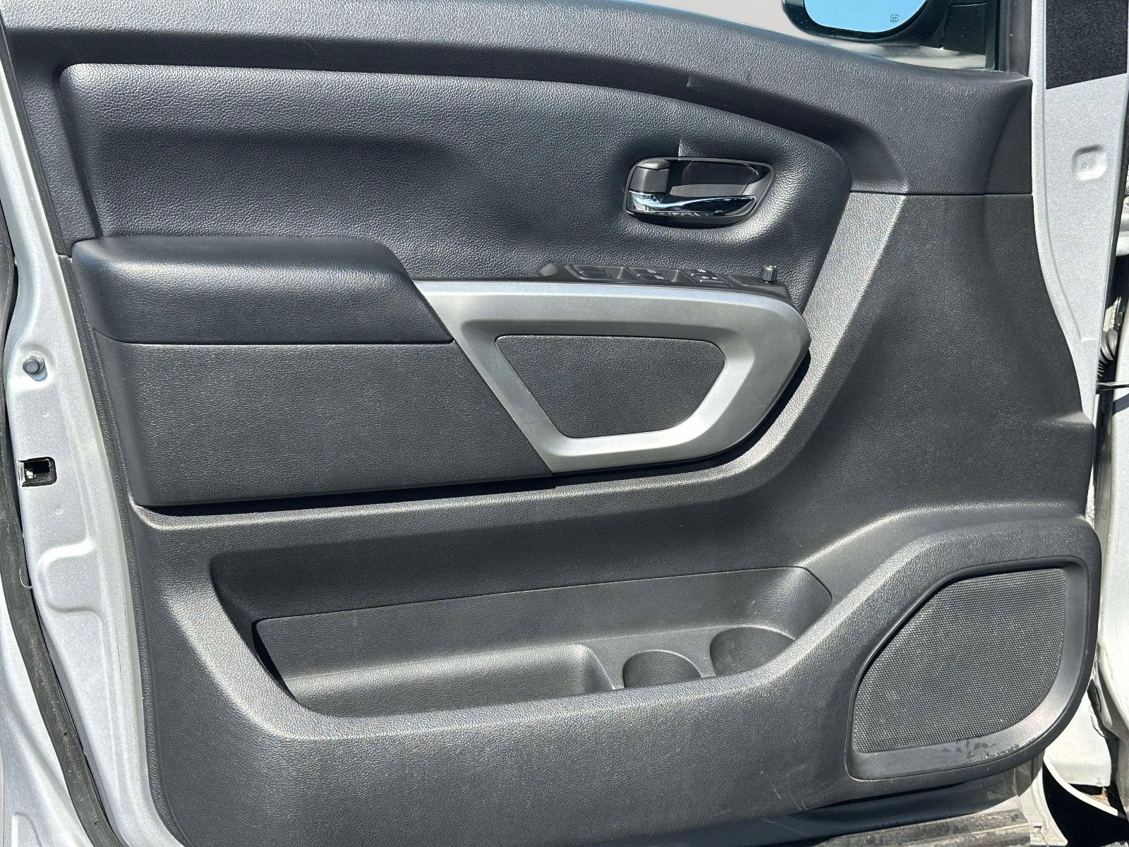 2017 Nissan Titan SV