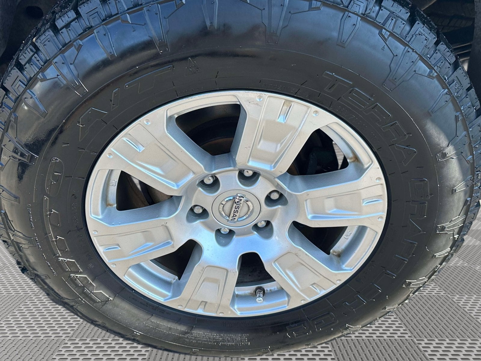 2017 Nissan Titan SV