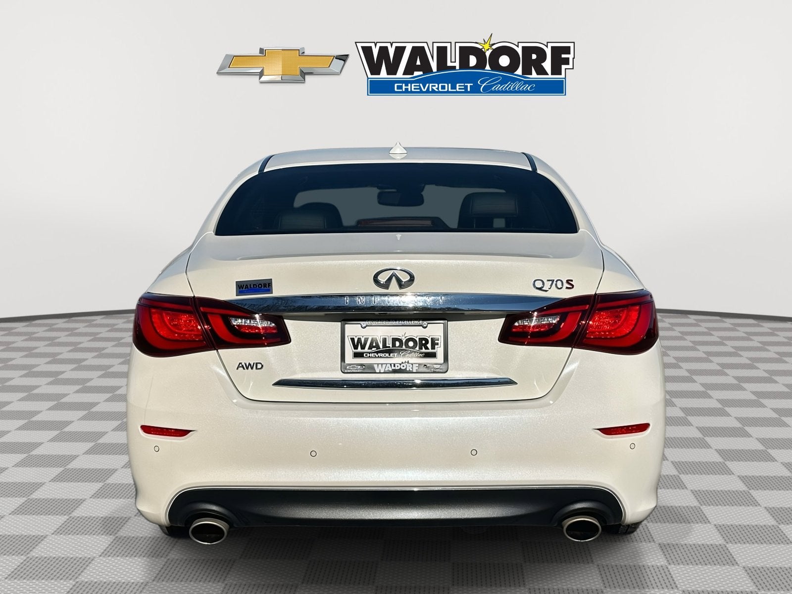 2017 INFINITI Q70 3.7