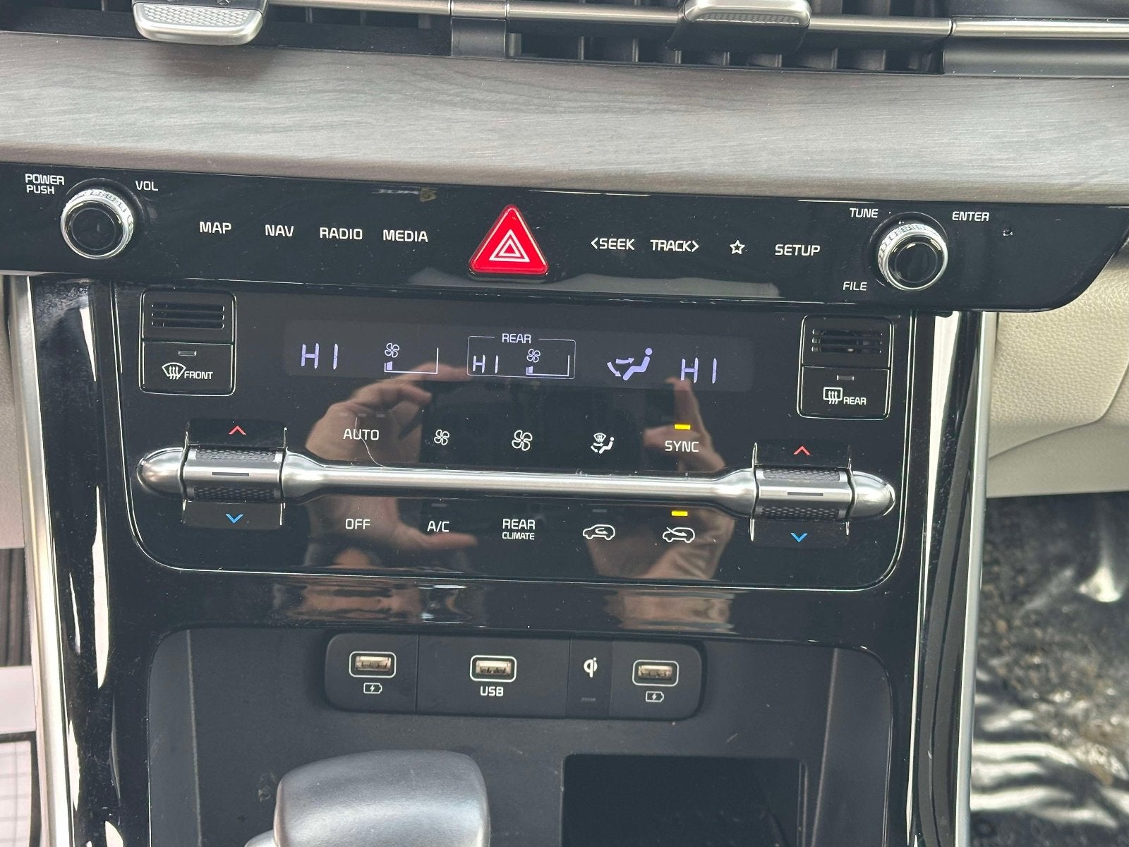 2024 Kia Carnival SX