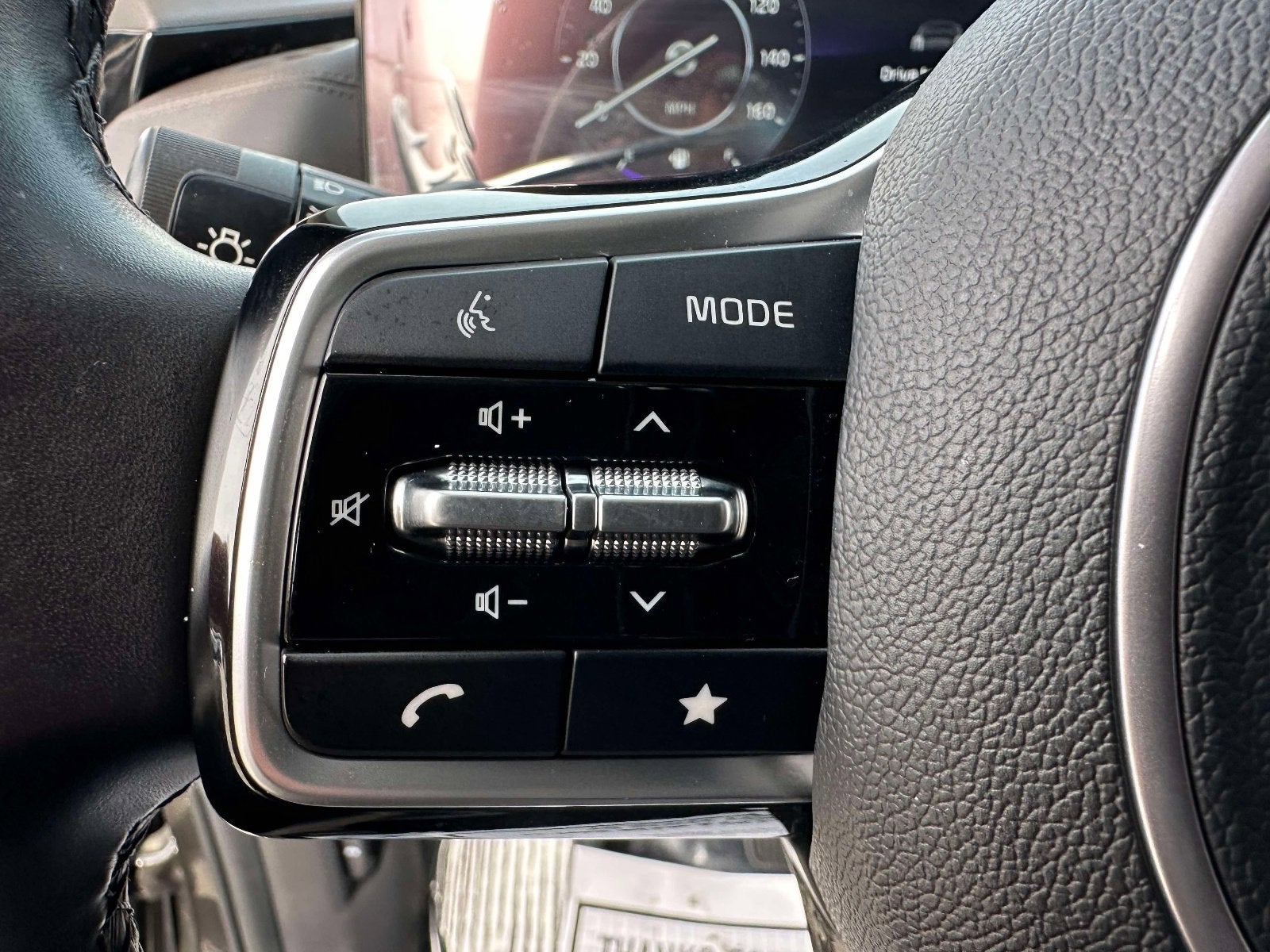 2024 Kia Carnival SX