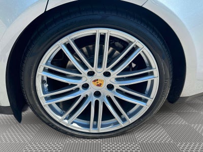 2018 Porsche Panamera Base