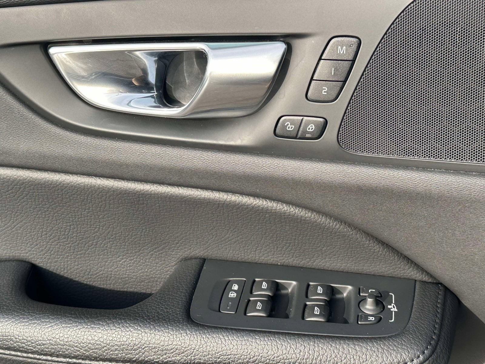 2021 Volvo V60 Cross Country Base